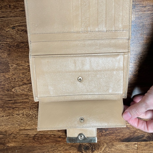 GUCCI Embossed Leather Snap Closure Bifold Long Wallet - Picture 5 of 15